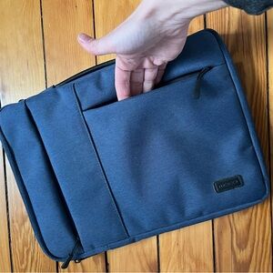 EUC MoKo Navy Laptop Case
